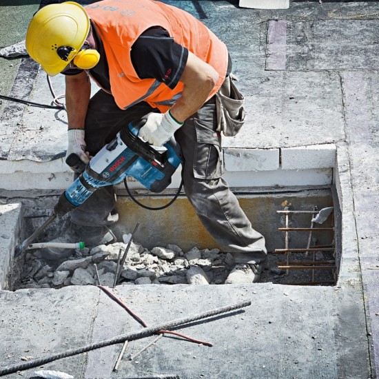 Bosch GSH 9 VC Demolition Hammer with SDS-Max 1500W (06113220L0)