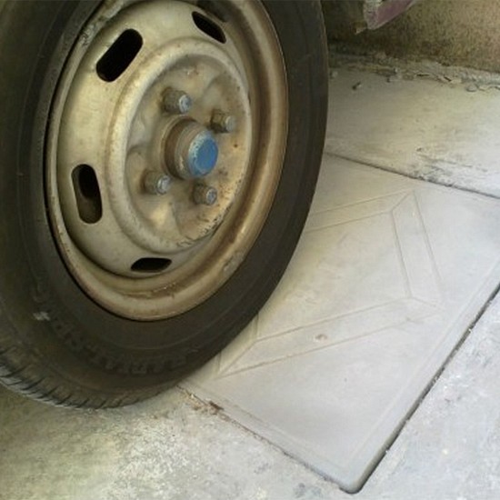 LTH MC1824 Manhole Concrete Cover 610MM (L) x 470MM (W) x 45MM (T)