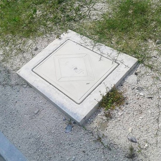 LTH MC1824 Manhole Concrete Cover 610MM (L) x 470MM (W) x 45MM (T)